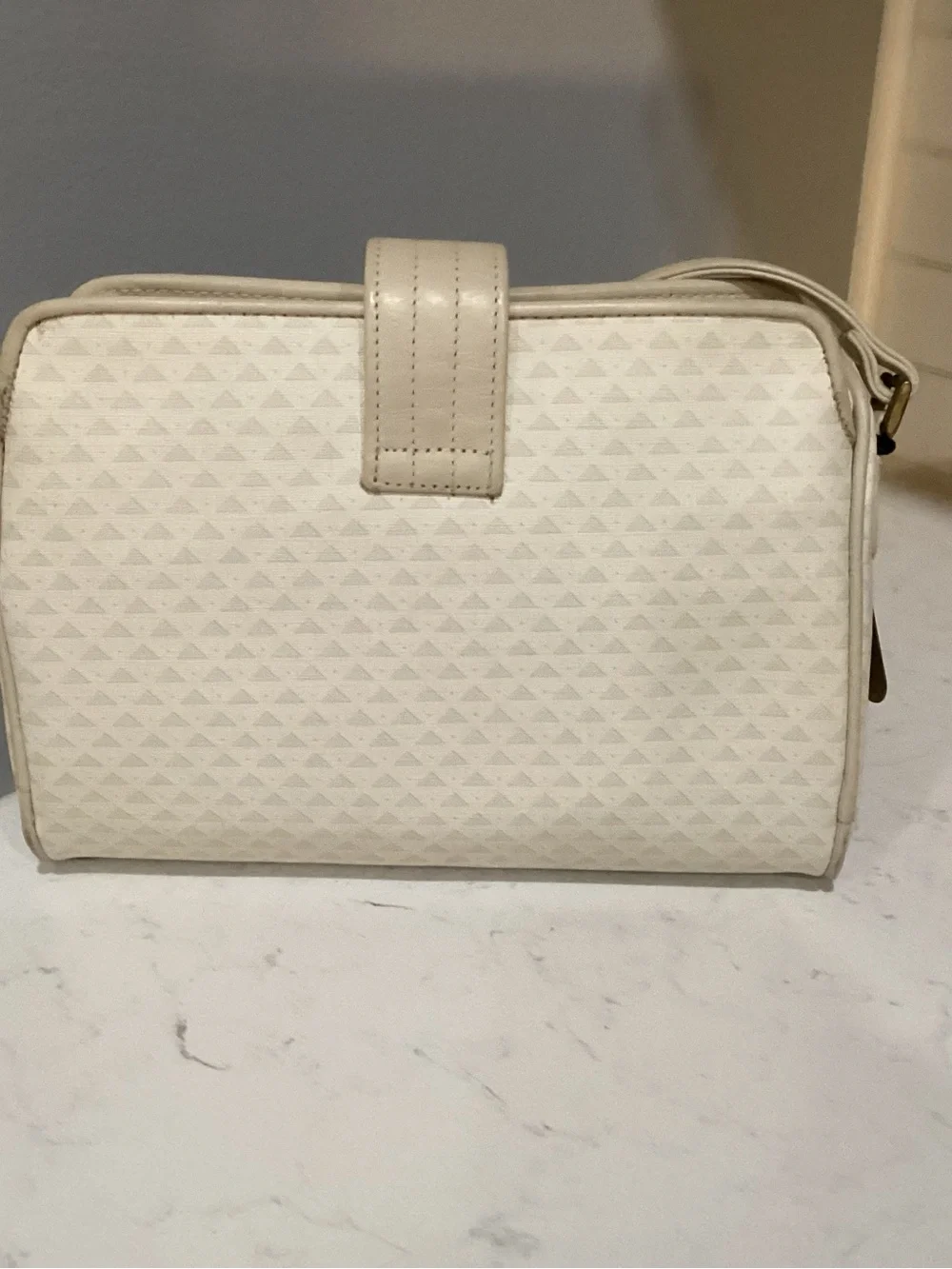 Liz Claiborne Cream Textured Crossbody Bag